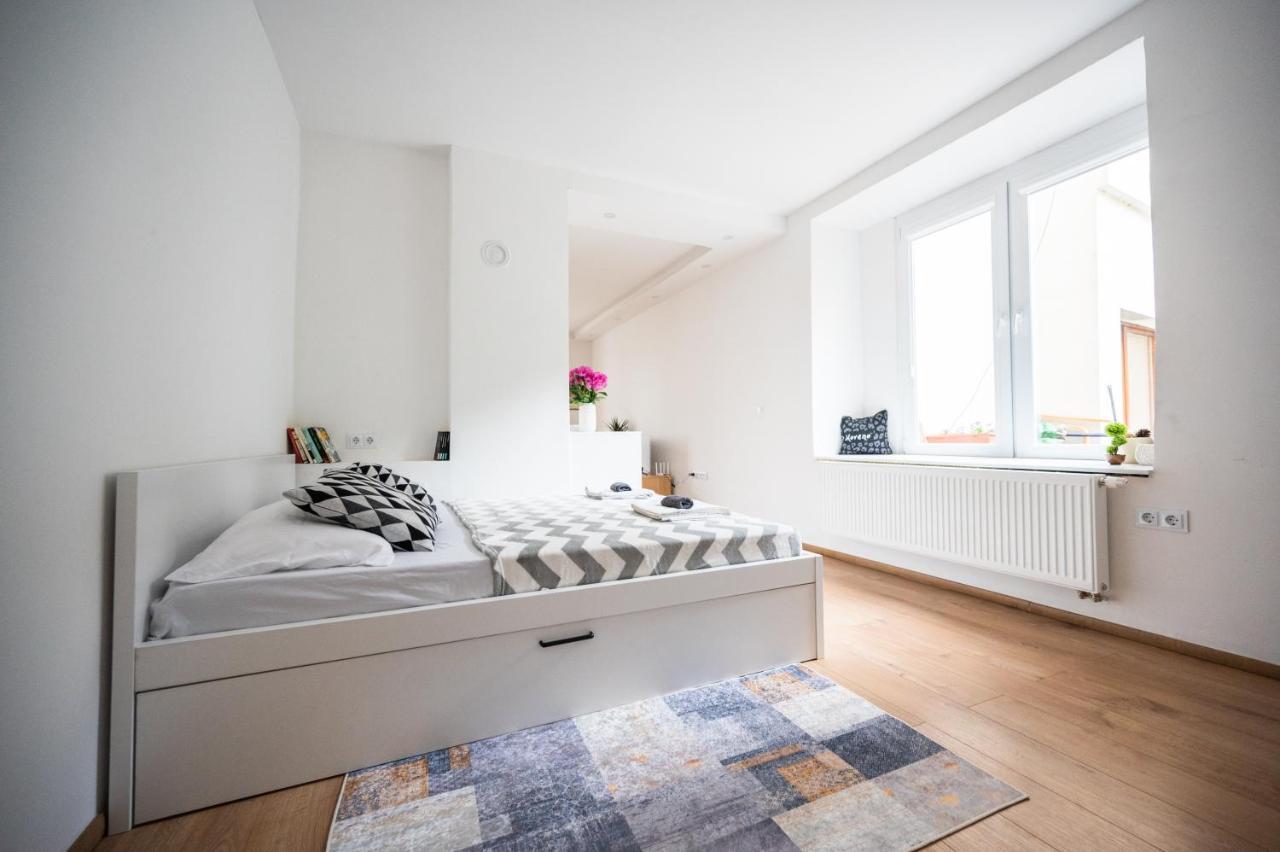 Modern Studio Apartment In The Old Town Сараєво Екстер'єр фото