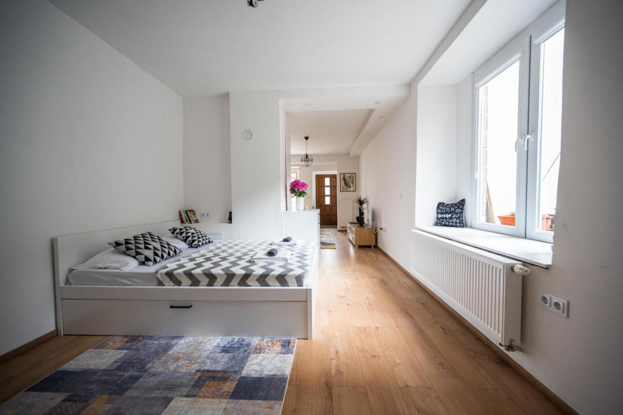 Modern Studio Apartment In The Old Town Сараєво Екстер'єр фото