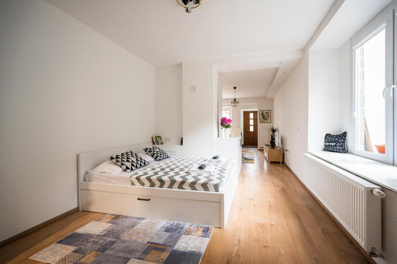 Modern Studio Apartment In The Old Town Сараєво Екстер'єр фото