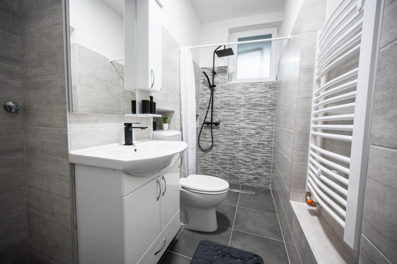 Modern Studio Apartment In The Old Town Сараєво Екстер'єр фото