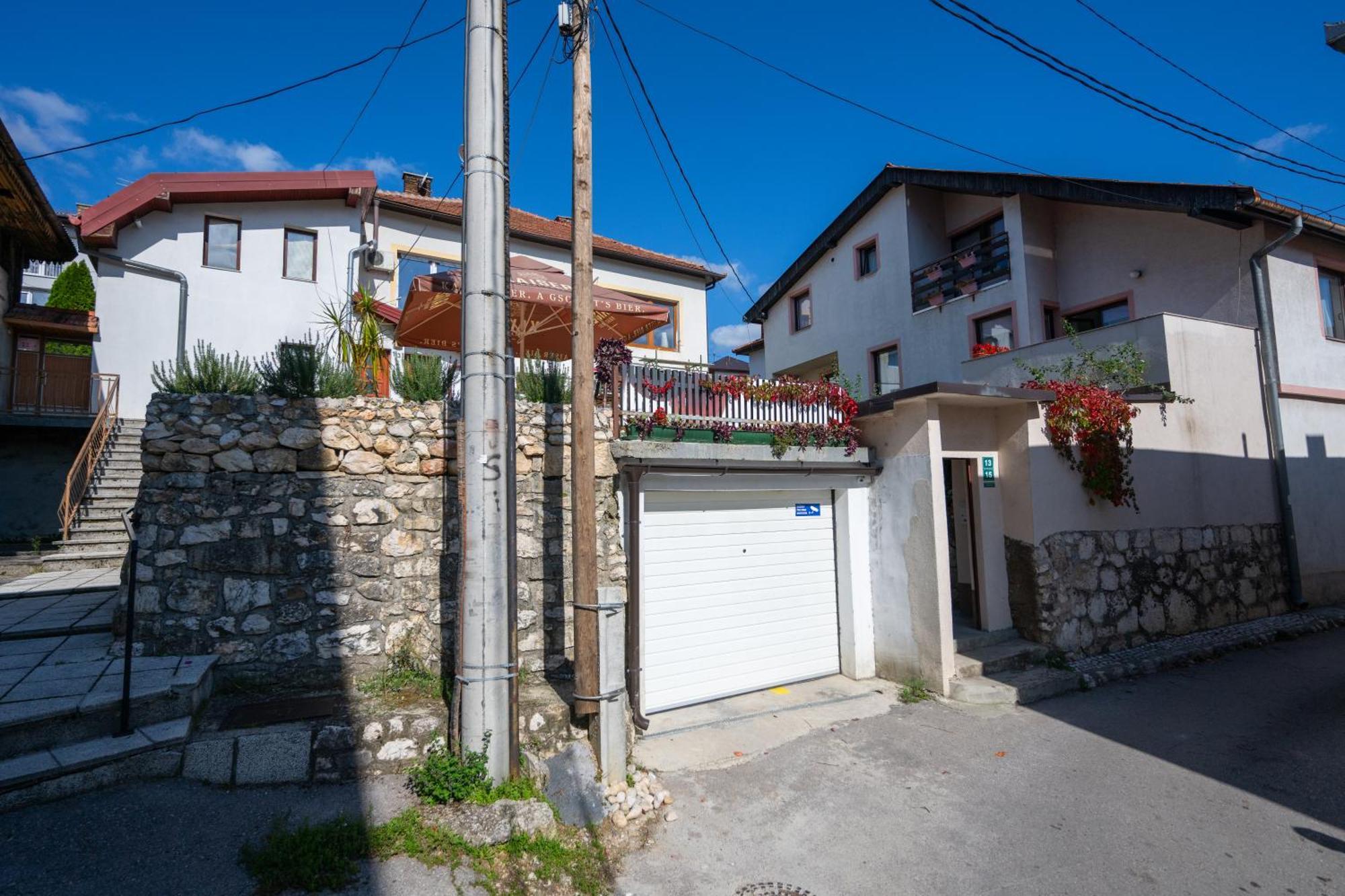 Modern Studio Apartment In The Old Town Сараєво Екстер'єр фото